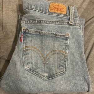 Women’s Levi’s vintage jeans . No staining or damages . Beautiful fading sz 5